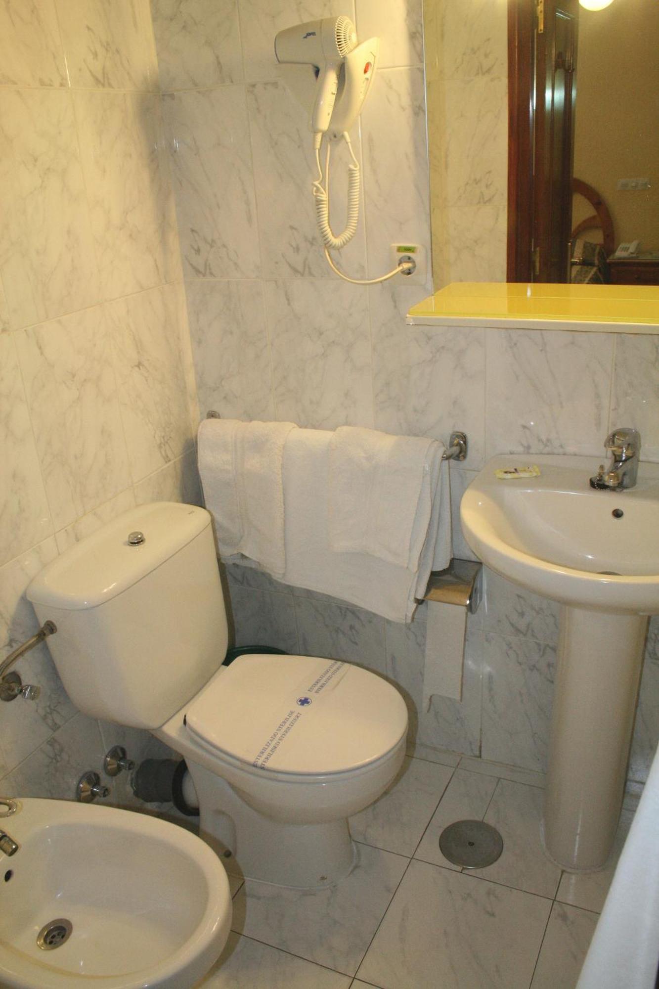 Hostal La Perla Asturiana مدريد المظهر الخارجي الصورة
